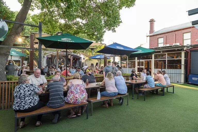 Shamrock Hotel Echuca beer garden