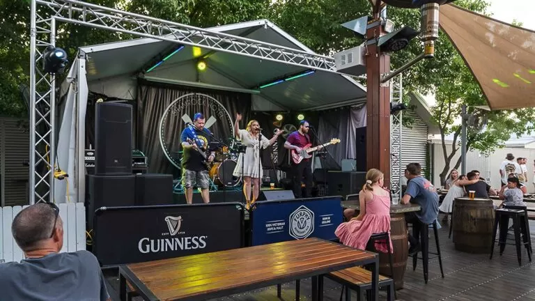 Shamrock Hotel Echuca Entertainment